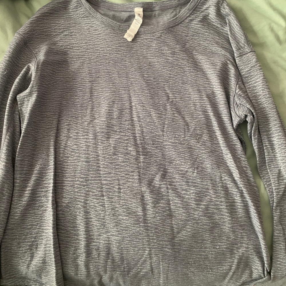 Lululemon long sleeve athletic shirt size 6